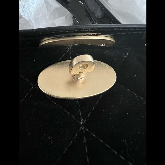 👜MULBERRY Black Patent Vegan Leather Velvet Quilt Mini Messenger Bag 🖤💛NWT - Picture 4 of 7